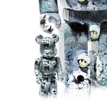 Load image into Gallery viewer, BANKSY (after) x Be@rbrick &#39;Monkey Sign&#39; Art Figure Set - Signari Gallery 