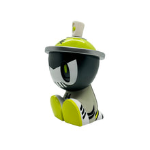 Load image into Gallery viewer, QUICCS x CZEE13 'The 94' - Lil Qwiky Canbot' (2020) Designer Vinyl Spray Can Figure - Signari Gallery 