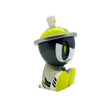 Load image into Gallery viewer, QUICCS x CZEE13 'The 94' - Lil Qwiky Canbot' (2020) Designer Vinyl Spray Can Figure - Signari Gallery 