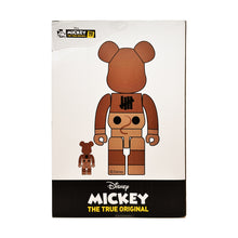 Load image into Gallery viewer, UNDEFEATED x Be@rbrick &#39;True Original&#39; (2018) Designer Art Figure Set (bronze)